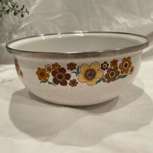 🥳BOGO! Crowning Touch “Harvest Blossom” Vintage Floral Enamel Bowl.